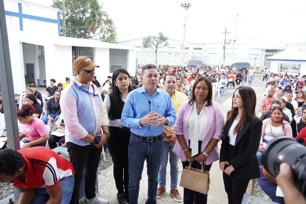 Proindustria celebra con exitosa convocatoria Feria de Empleo en Zona Franca de Bonao