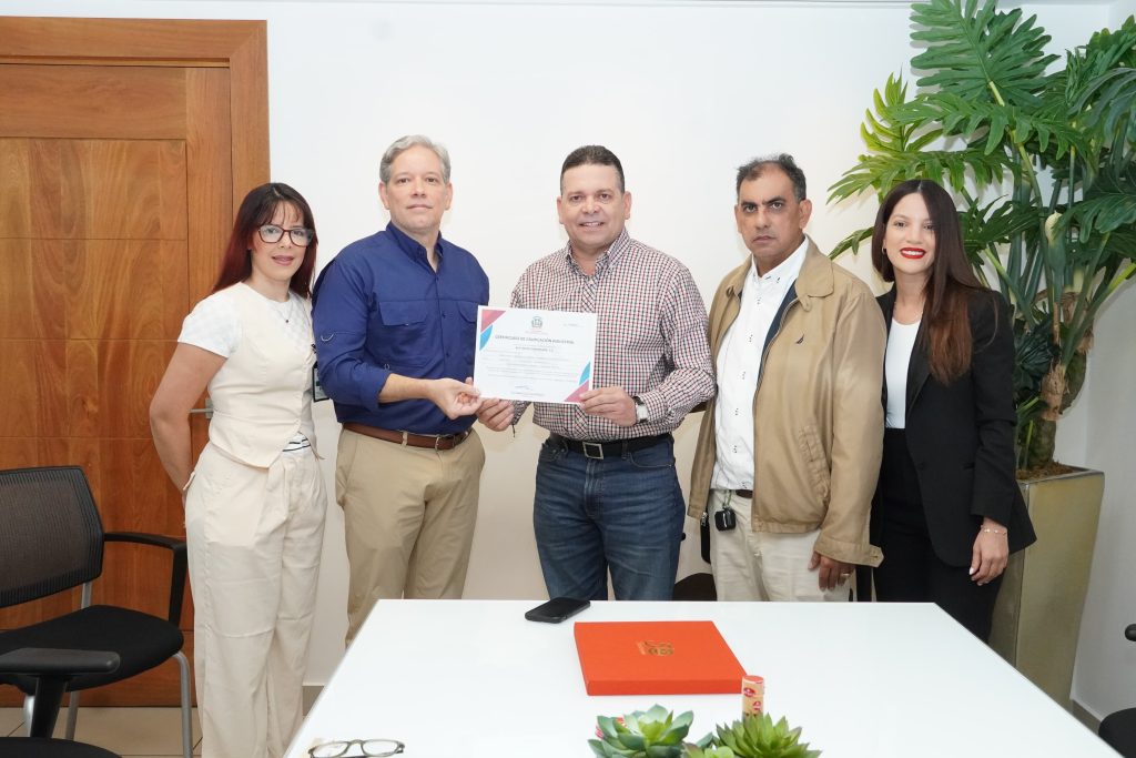Proindustria destaca crecimiento del Parque Zona Franca de La Vega y entrega certificación industrial a Baltimore Dominicana