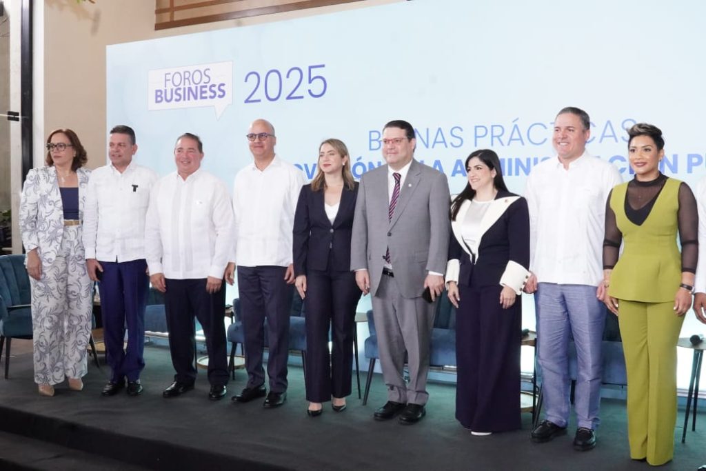 Rafael Cruz Rodríguez resalta innovación industrial en la gestión pública durante Foro Business 2025