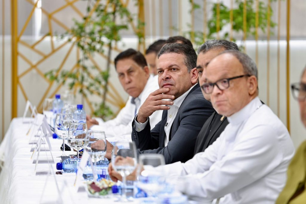 Firma de acuerdo Interinstitucional entre Proindustria y UCNE