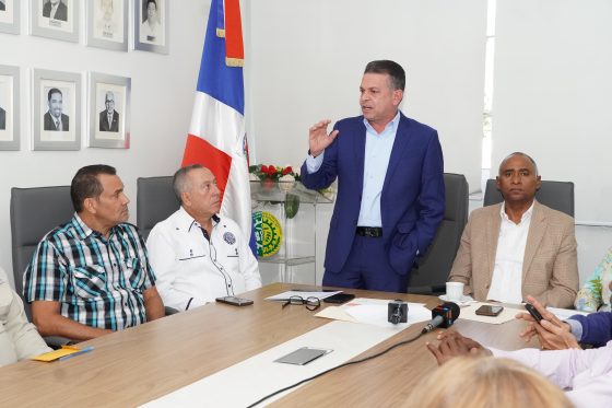 Empresarios de AgroGenisc se reúnen con director de Proindustria en interés de invertir en industria tabacalera